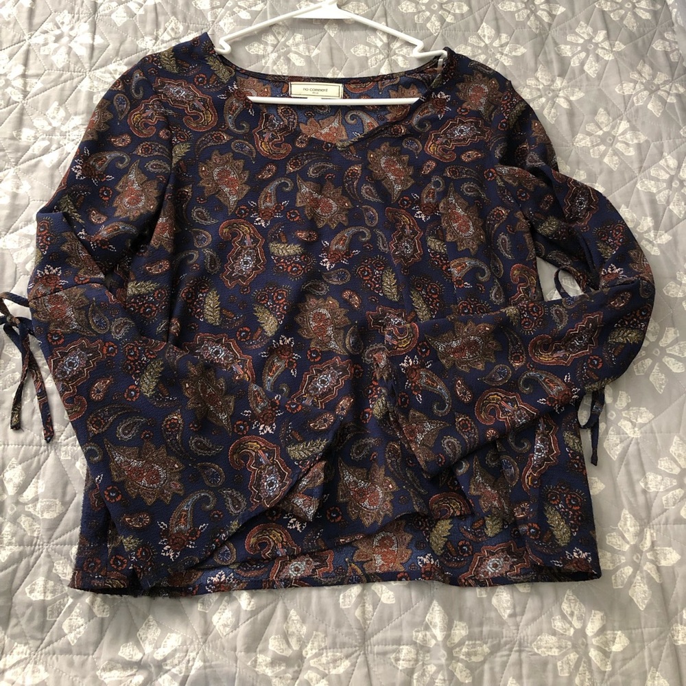 Cute floral top. Small.